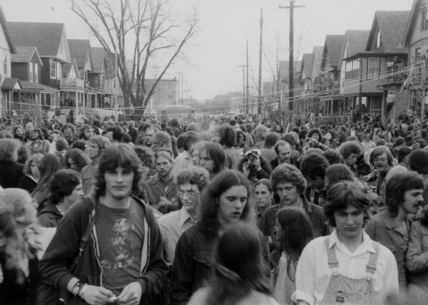 1975